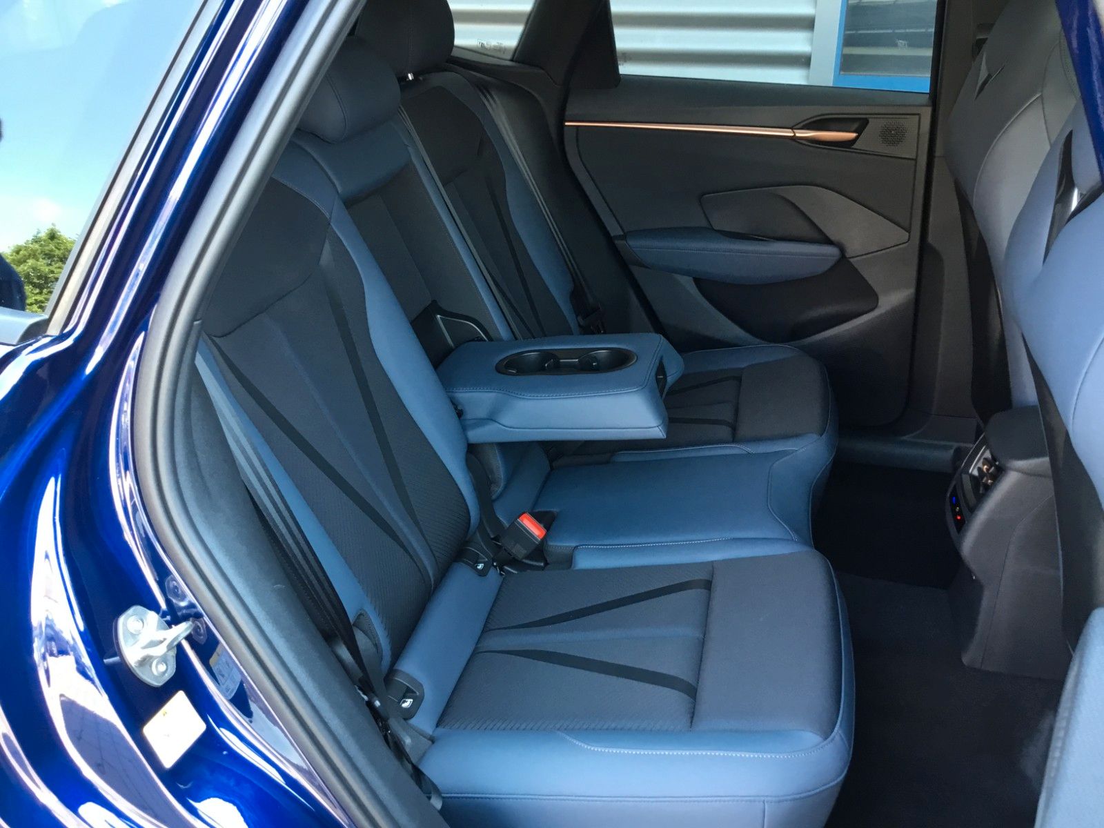 Fahrzeugabbildung CUPRA Terramar 1.5 eTSI DSG+AHK+360°+Headup+ACC