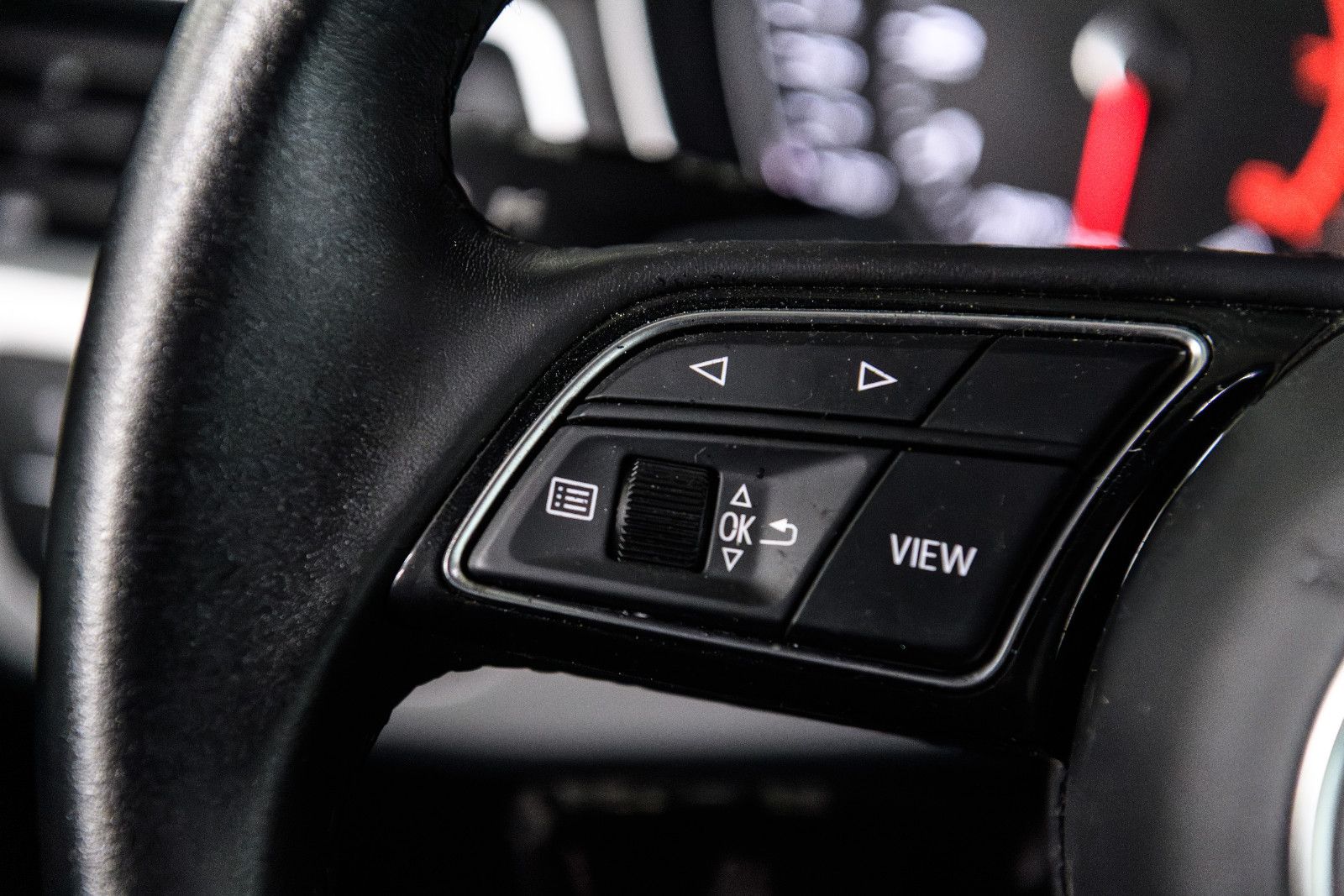 Fahrzeugabbildung Audi A4 35 TFSI S tronic advanced Avant LED/SZH/NAVI
