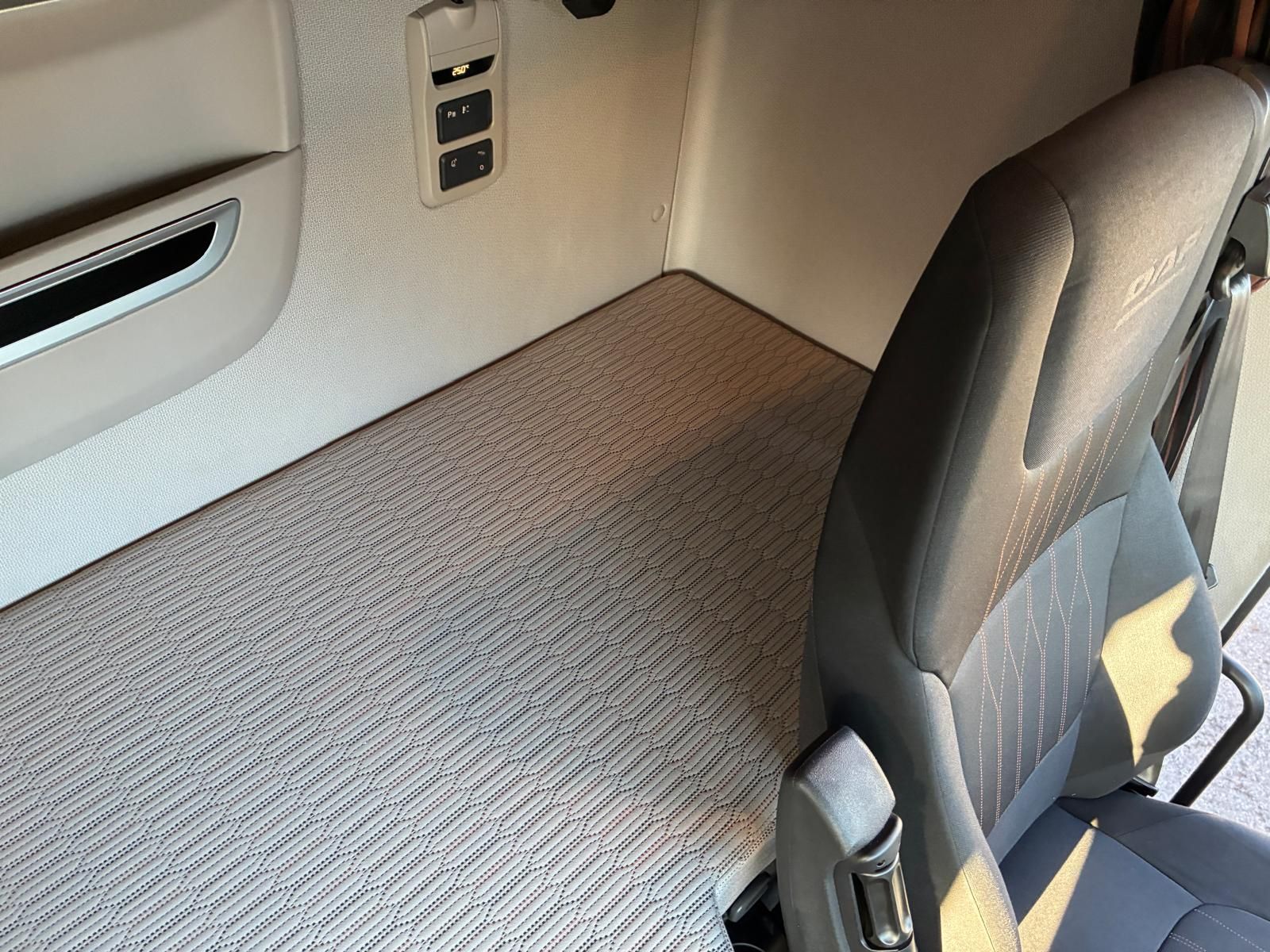 Fahrzeugabbildung DAF FT XF 480 SC LD (Leergewicht nur 7.765 kg)