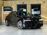 Alfa Romeo Giulia Ti Q4/MEMORY/KAMERA/NAVI/ACC/APPLE/SHZ - Alfa Romeo Giulia Ti mit Benzin-Antrieb