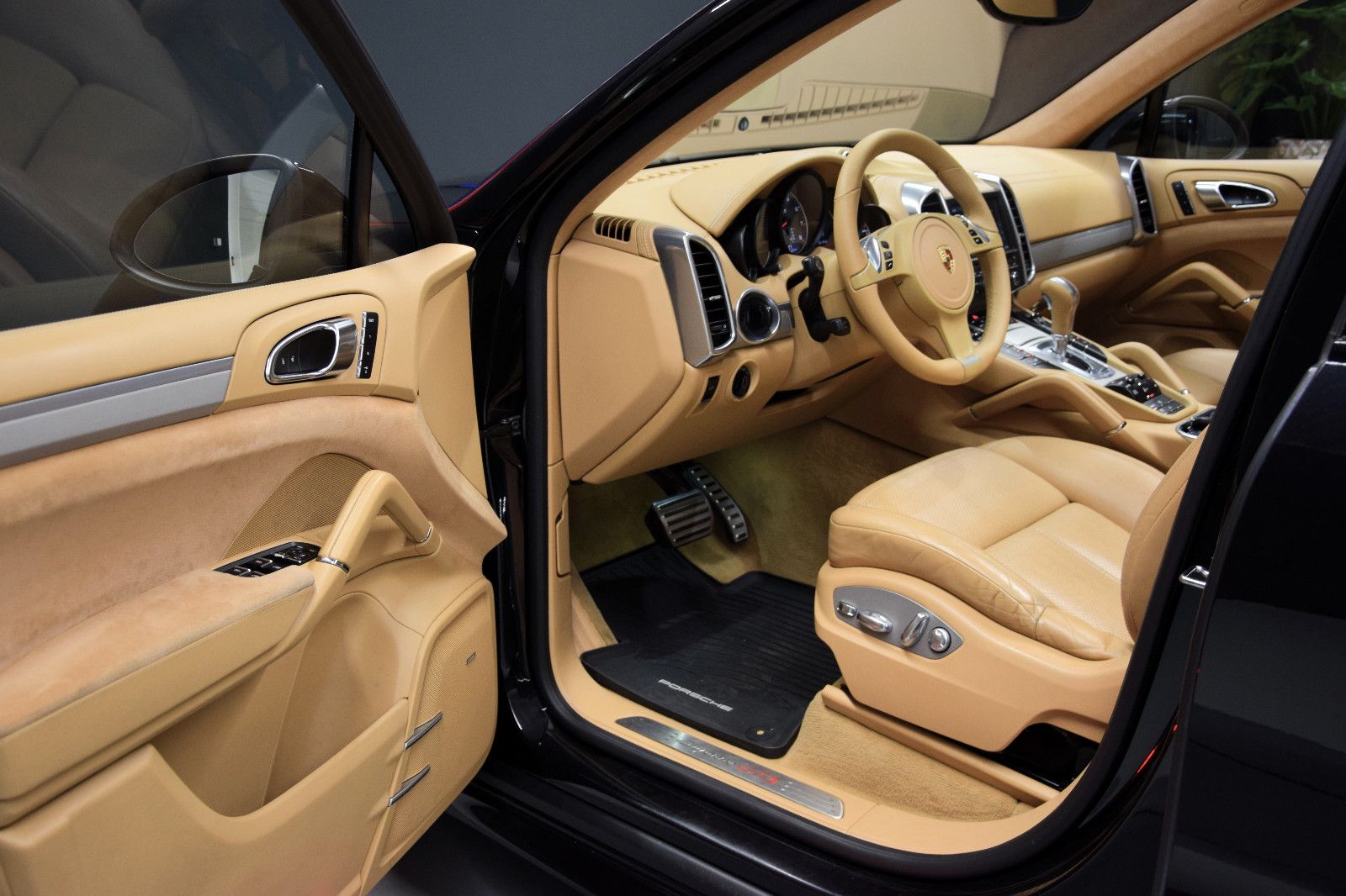 Fahrzeugabbildung Porsche Cayenne GTS PDLS+ Chrono BOSE Pano *Luft Kamera