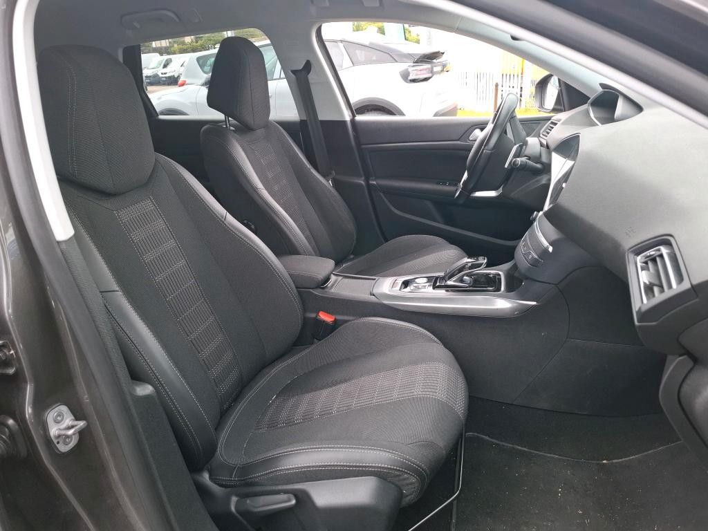 Fahrzeugabbildung Peugeot 308 SW Allure 1.2T NAVI/LED/PDC/R´CAM/BLIS