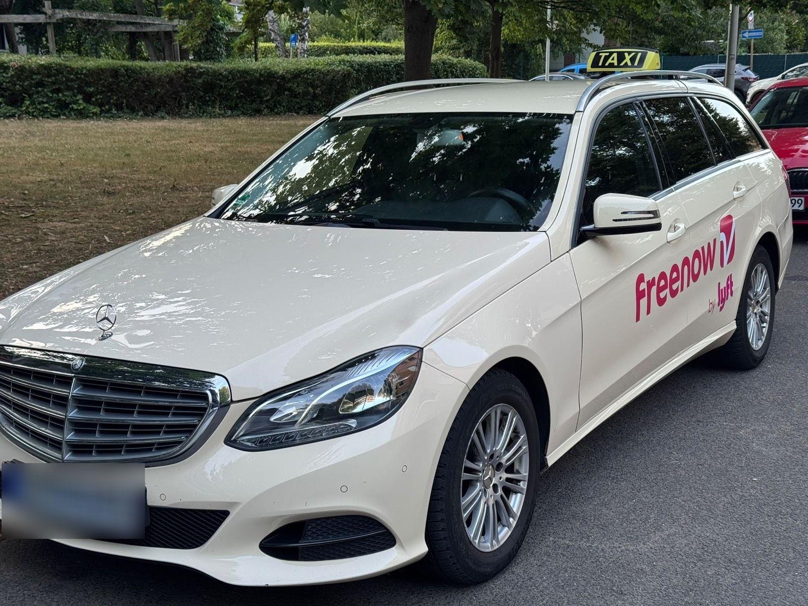 Mercedes-Benz E200 2015 — rear view
