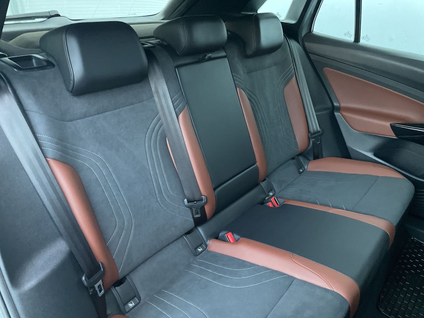 ID.4 Pure Performance Wärmepumpe/360°Kamera/HUD/