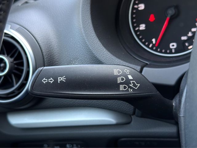 Audi A3 1.2 TFSI Attraction °AHK°SHZ°AAC°Allwetter°