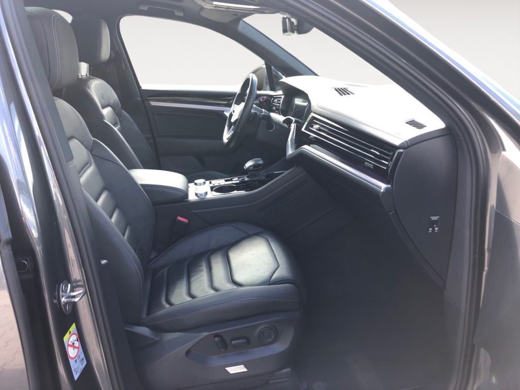Fahrzeugabbildung Volkswagen Touareg 3.0 V6 e-Hybrid 4Motion Aut. R Pano Luft