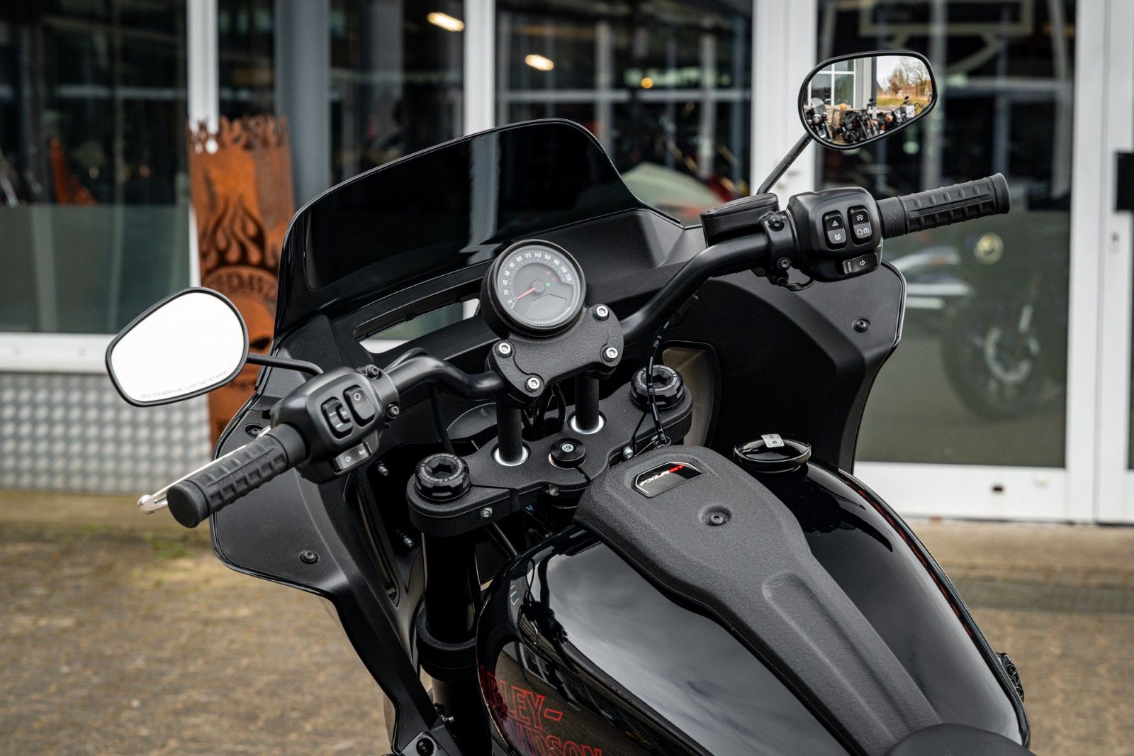 Fahrzeugabbildung Harley-Davidson FXLRST LOW RIDER ST 117 MY25 - RockfordFosgate