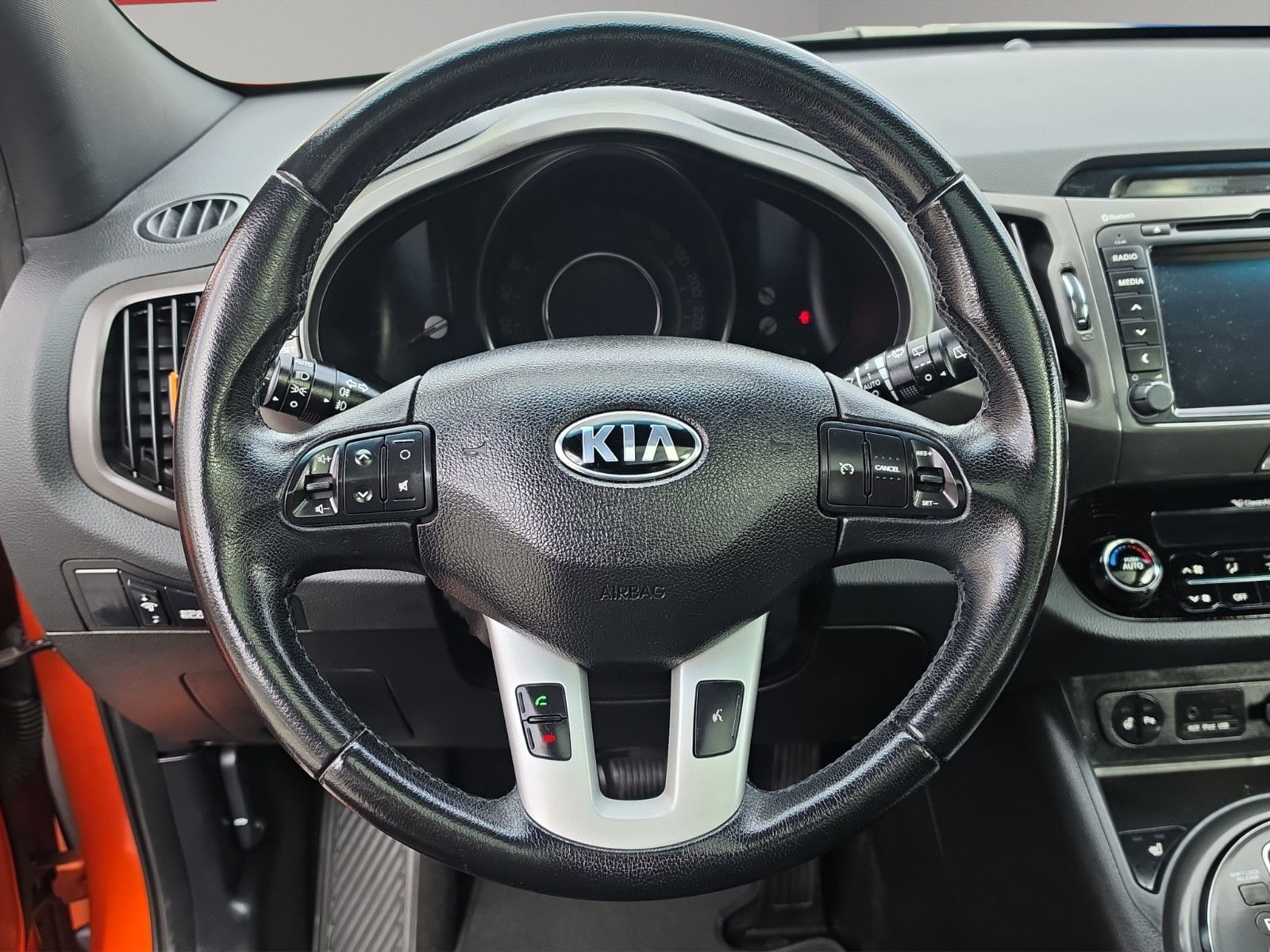 Fahrzeugabbildung Kia Sportage  ALLRAD 4X4 AUTOMAT/PANORAMA/NAVI/XENON
