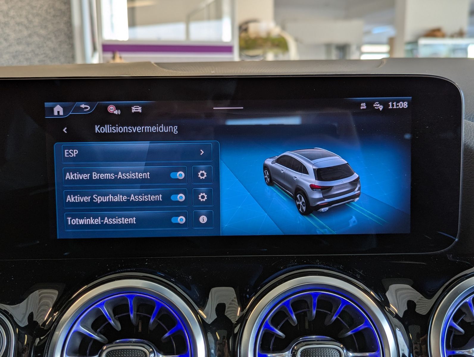 MERCEDES-BENZ GLA 200 AMG Multib. Distronic MBUX Pano AHK 360° - Image 30