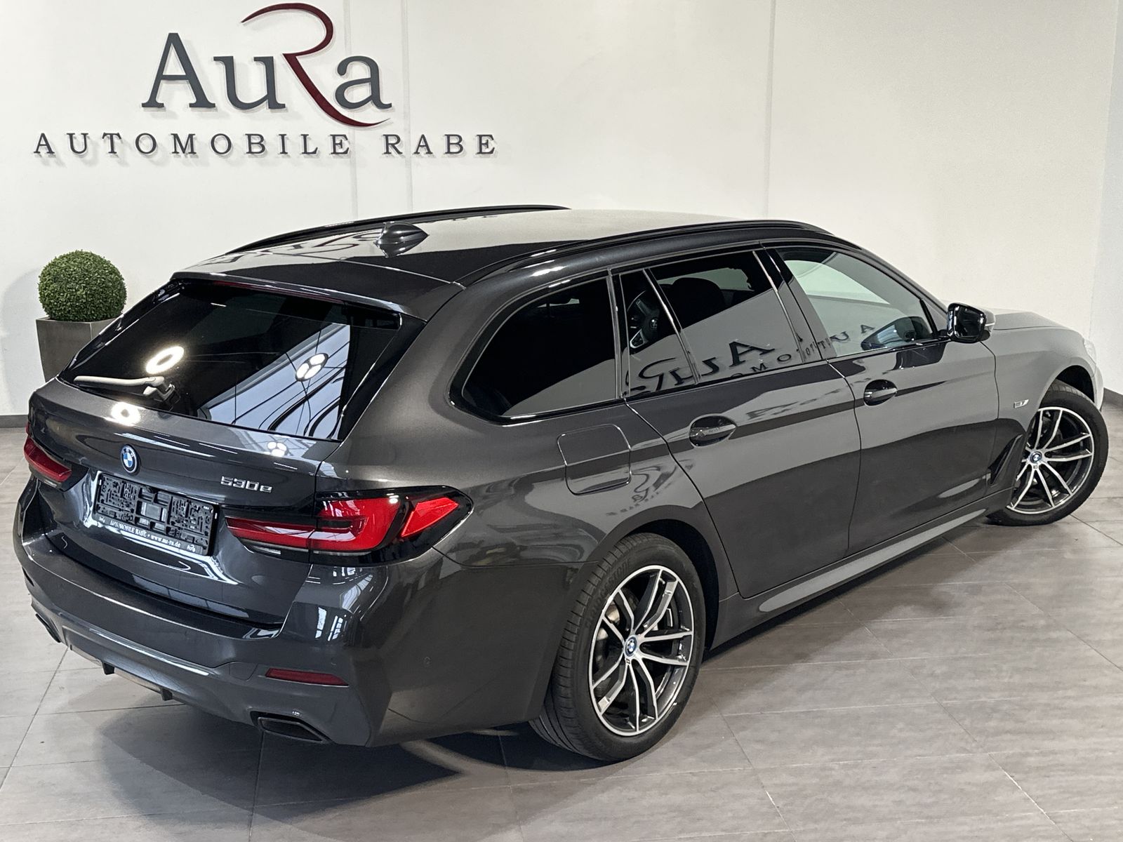 Fahrzeugabbildung BMW 530e Touring M-Sport NAV+LED+ACC+AHK+HEAD-UP+KAM