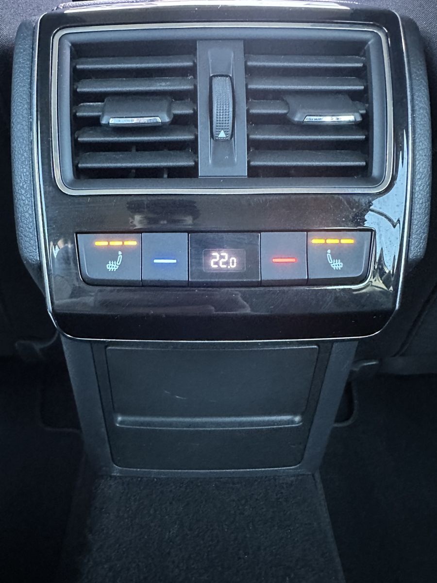 Fahrzeugabbildung SKODA Superb Combi 2.0 TSI DSG Style NAV+LED+ACC+AHK