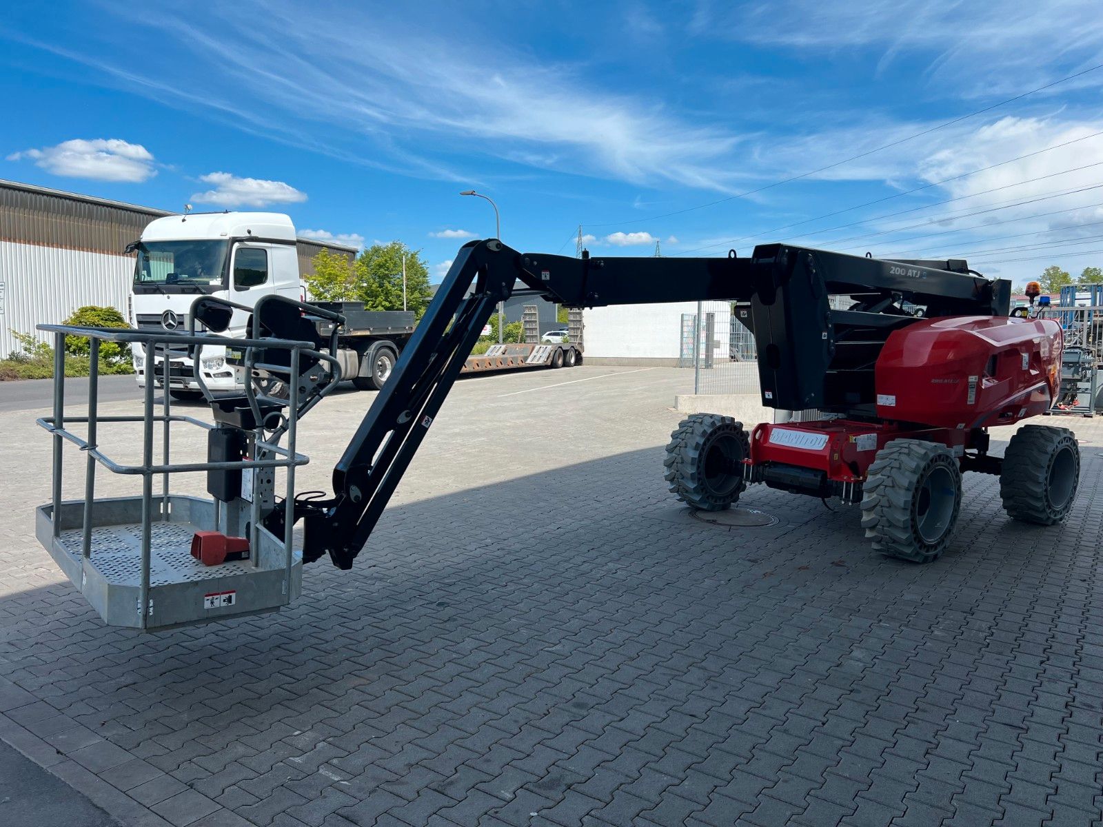 Fahrzeugabbildung Manitou 200 ATJE S1 e-drive / Arbeitshöhe: 20m / 4x4