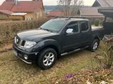 Nissan Navara 2.5 TDI; Spezialumbau - Nissan Navara mit Diesel-Antrieb: Allradantrieb, 2.5