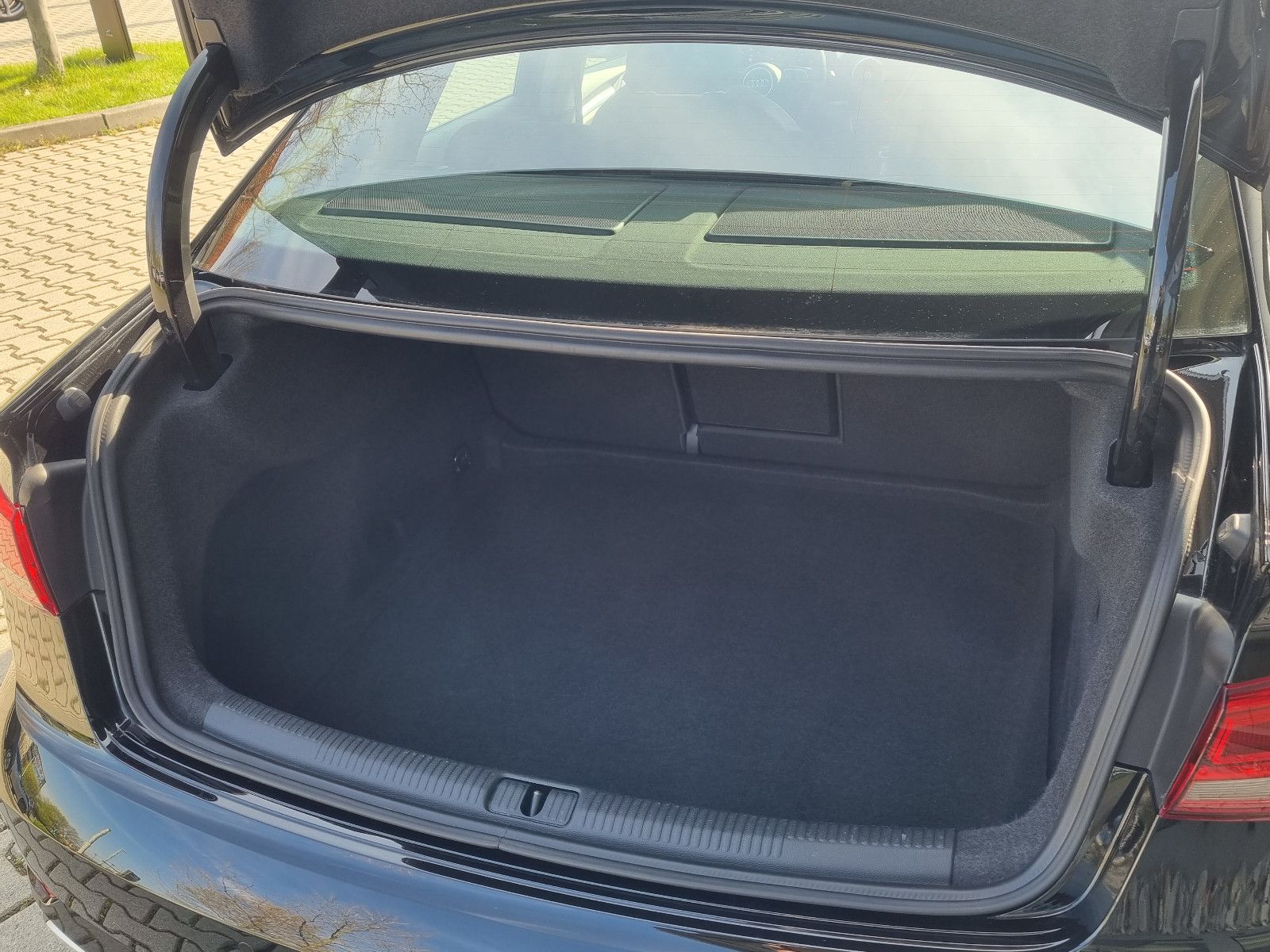 Fahrzeugabbildung Audi A3 Limousine 35 TDI s tronic sport NAVI