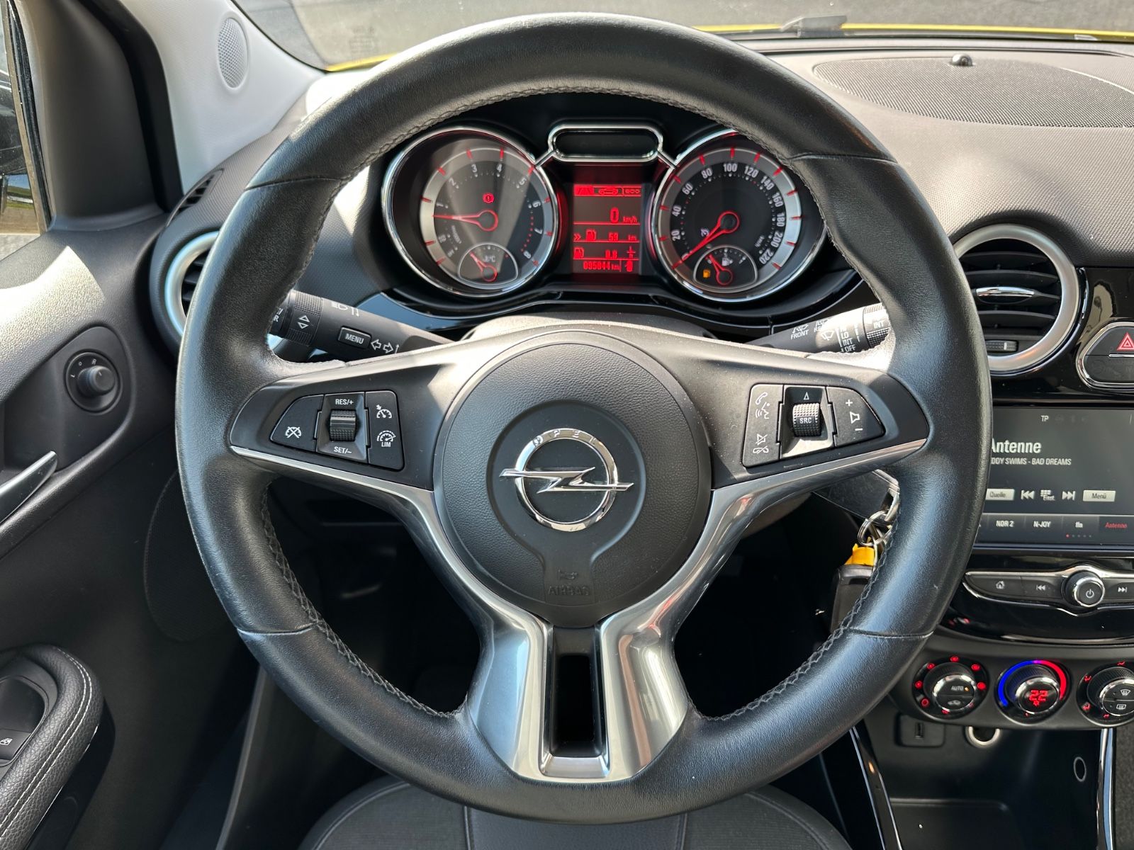 Fahrzeugabbildung Opel Adam 1.4 Slam Sport/IntelliLink/Parkpilot/Totwnk