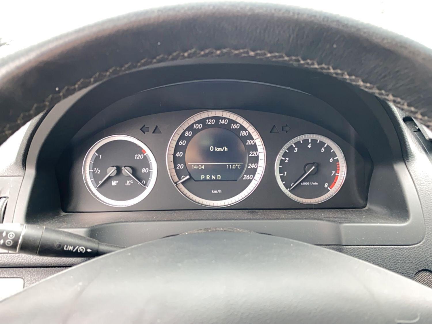 Mercedes-Benz C180 2010 — photo 11