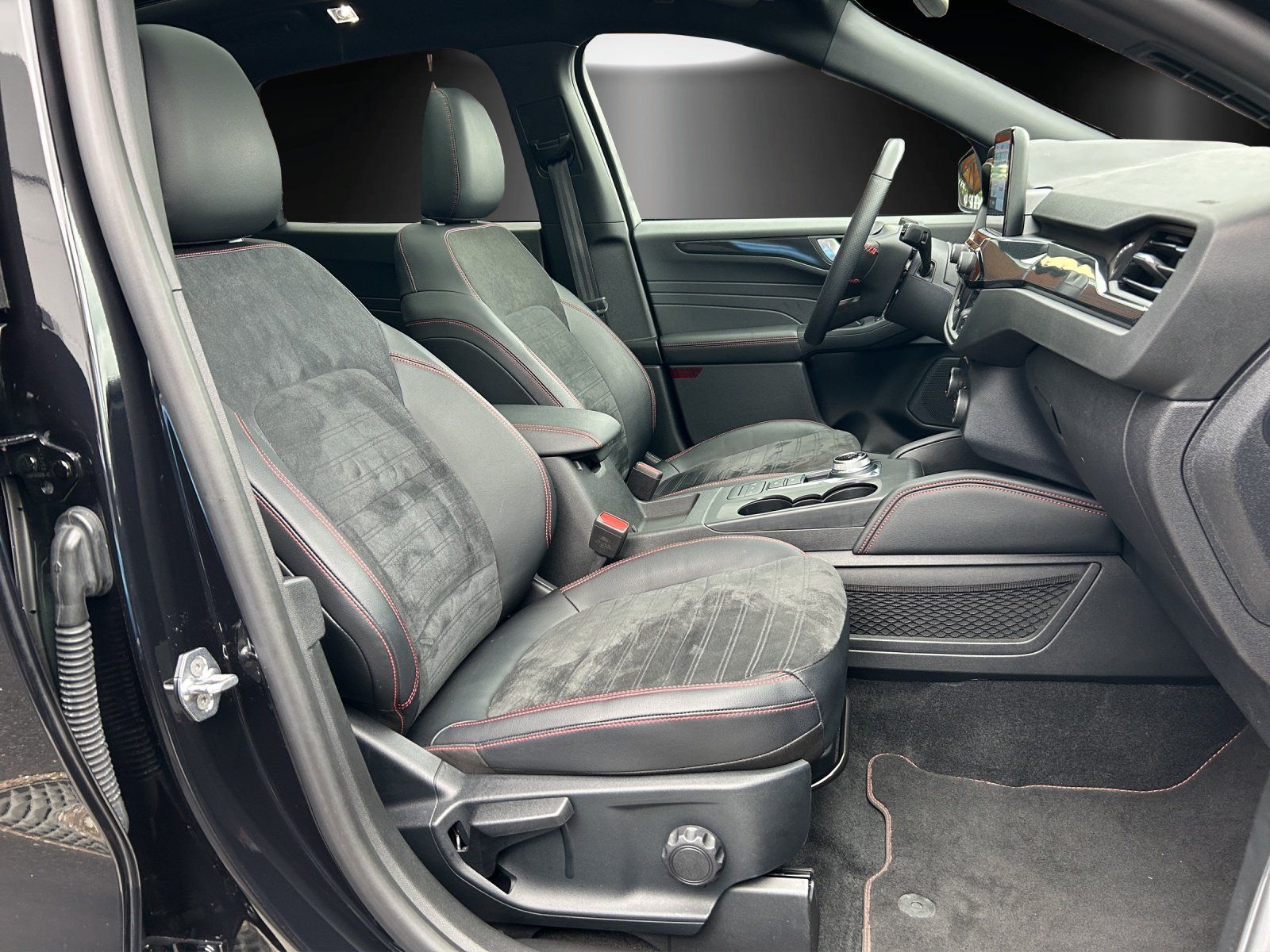 Fahrzeugabbildung Ford Kuga 2.5 PHEV ST-Line X Aut./LED/CAM/NAVI/PANO/