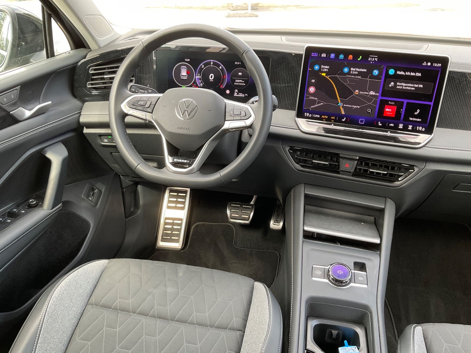 Fahrzeugabbildung Volkswagen Tiguan 2.0 TDI DSG ENERGY,AHK,Navi,IQLight,