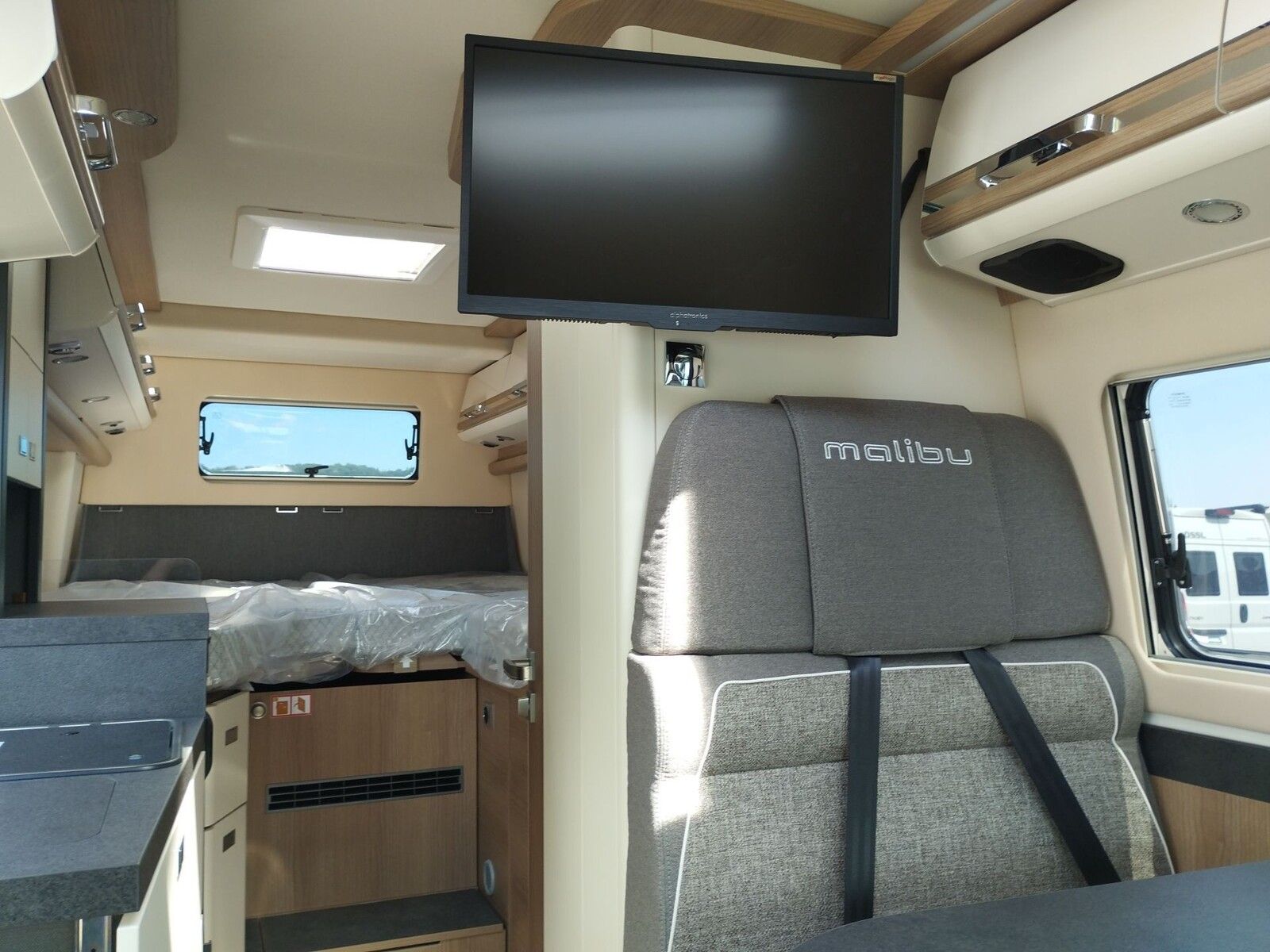Fahrzeugabbildung Malibu Genius 641 LE Klimaautomatik, Radio DAB