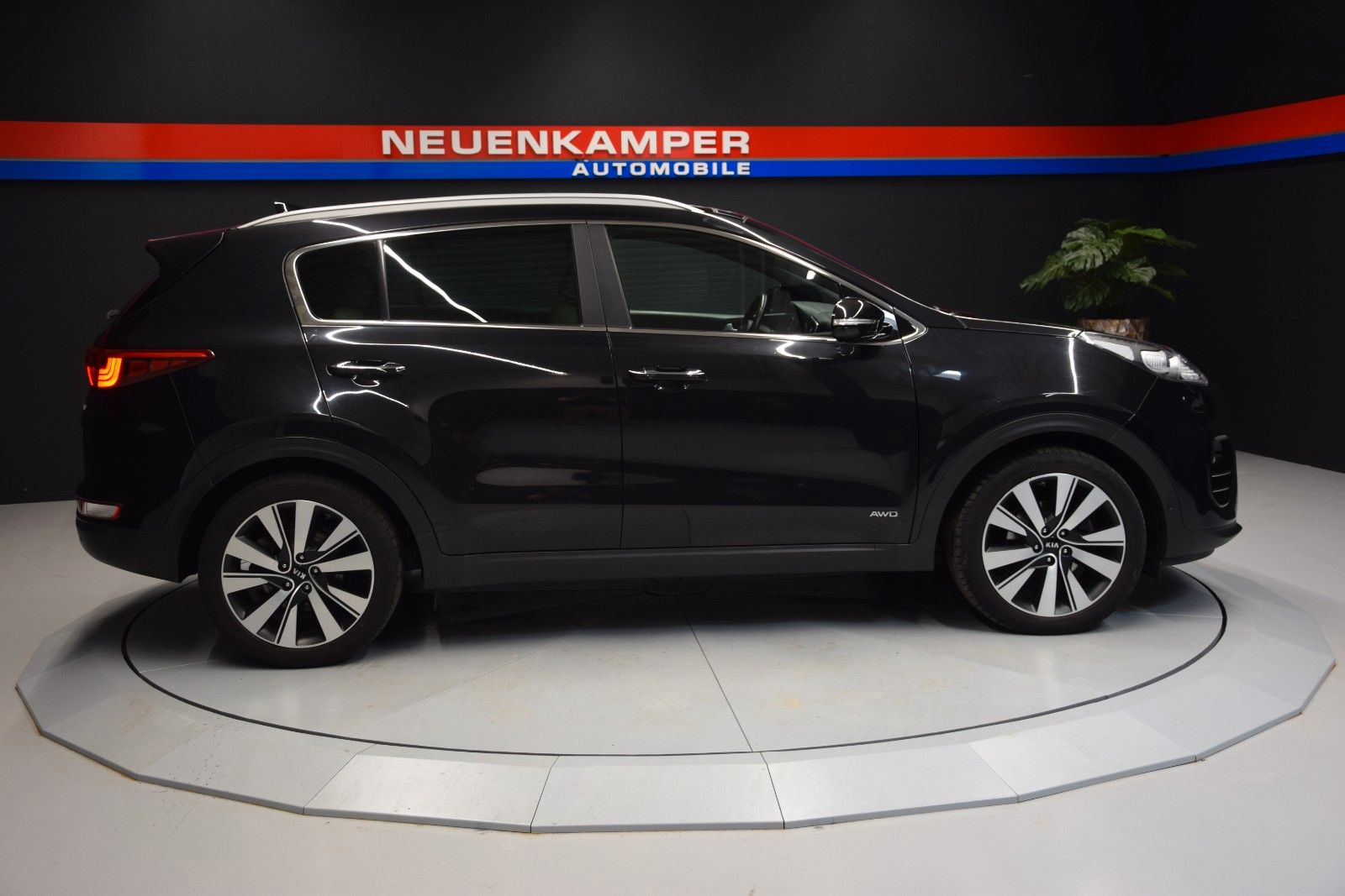 Fahrzeugabbildung Kia Sportage Platinum Edition 4WD Pano JBL Bi-Xenon