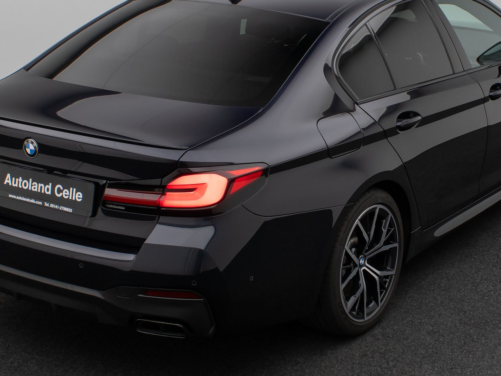 Fahrzeugabbildung BMW M550i xD Glasdach Laser 360°HUD DAB H/K SoftCl