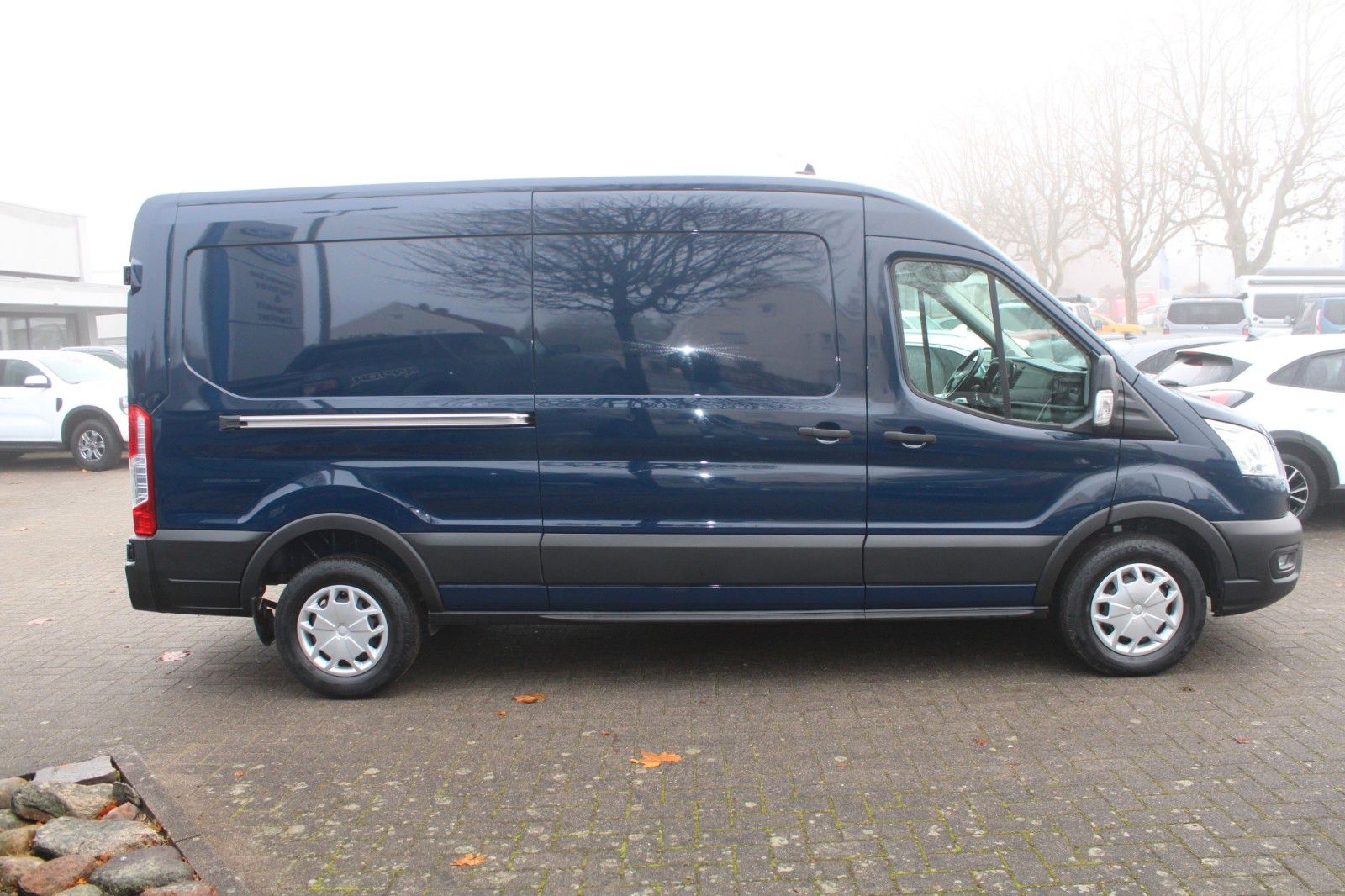 Fahrzeugabbildung Ford Transit 350 L3 H2 Kasten hoch lang KLIMA RFK AHK