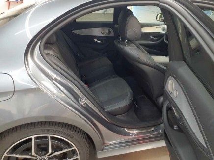 Fahrzeugabbildung Mercedes-Benz E 220d AMG+Pano+Burm+Distr+HUD+RFK+MultiB