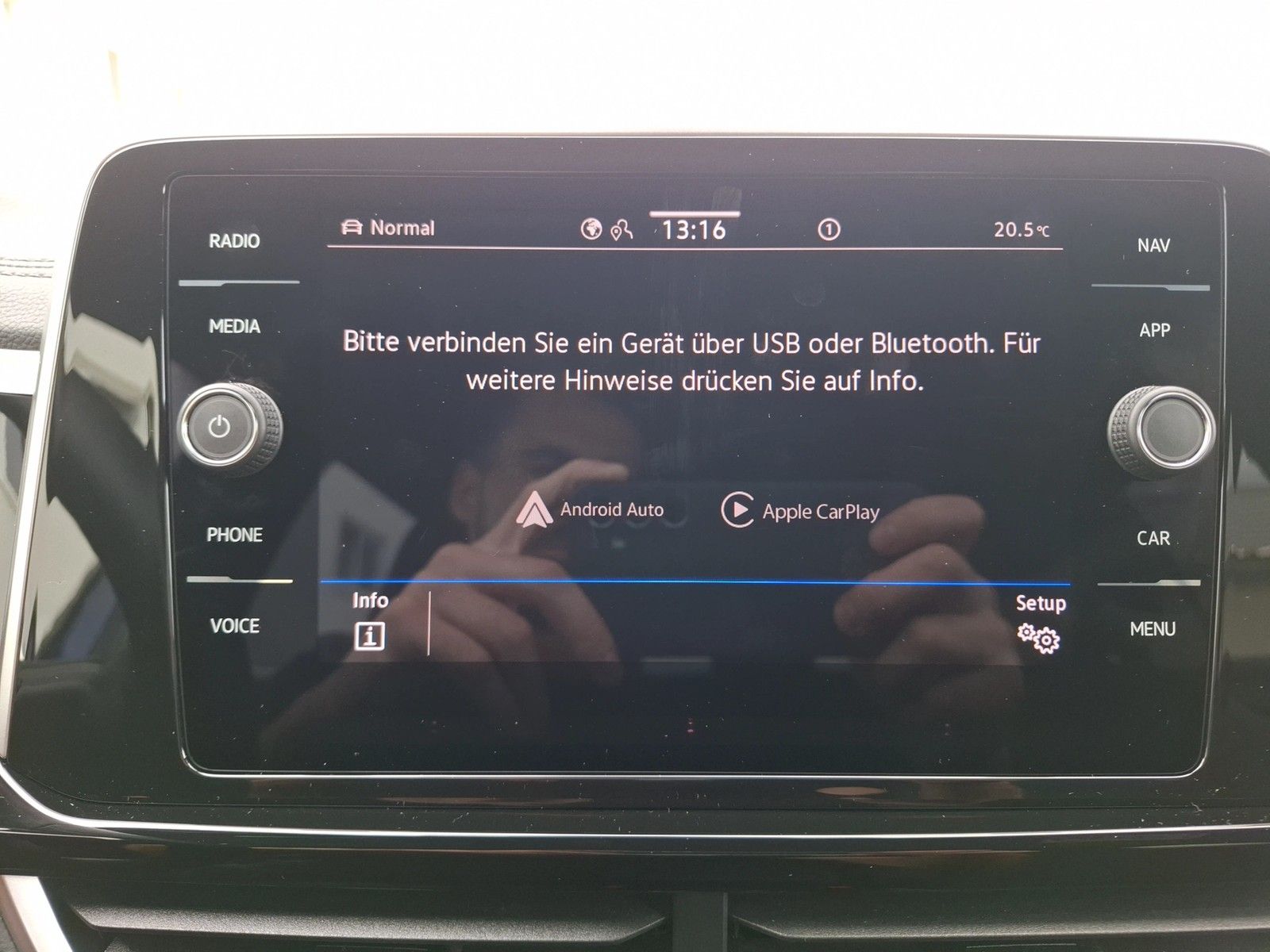 Fahrzeugabbildung Volkswagen T-Roc TSI R-Line DSG Matrix Navi AID ACC Park-As