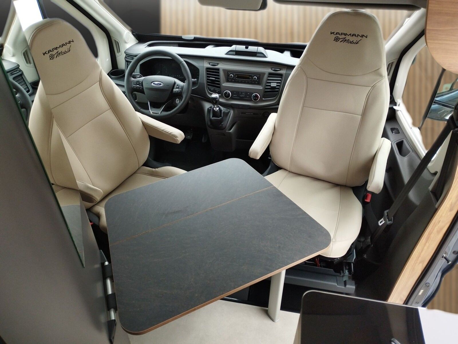 Fahrzeugabbildung Karmann Dexter 4x4 DE 570 AW Klima, RFK, El. Trittstufe