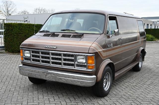 Dodge RAM B250 Conversion Luxuxry Van