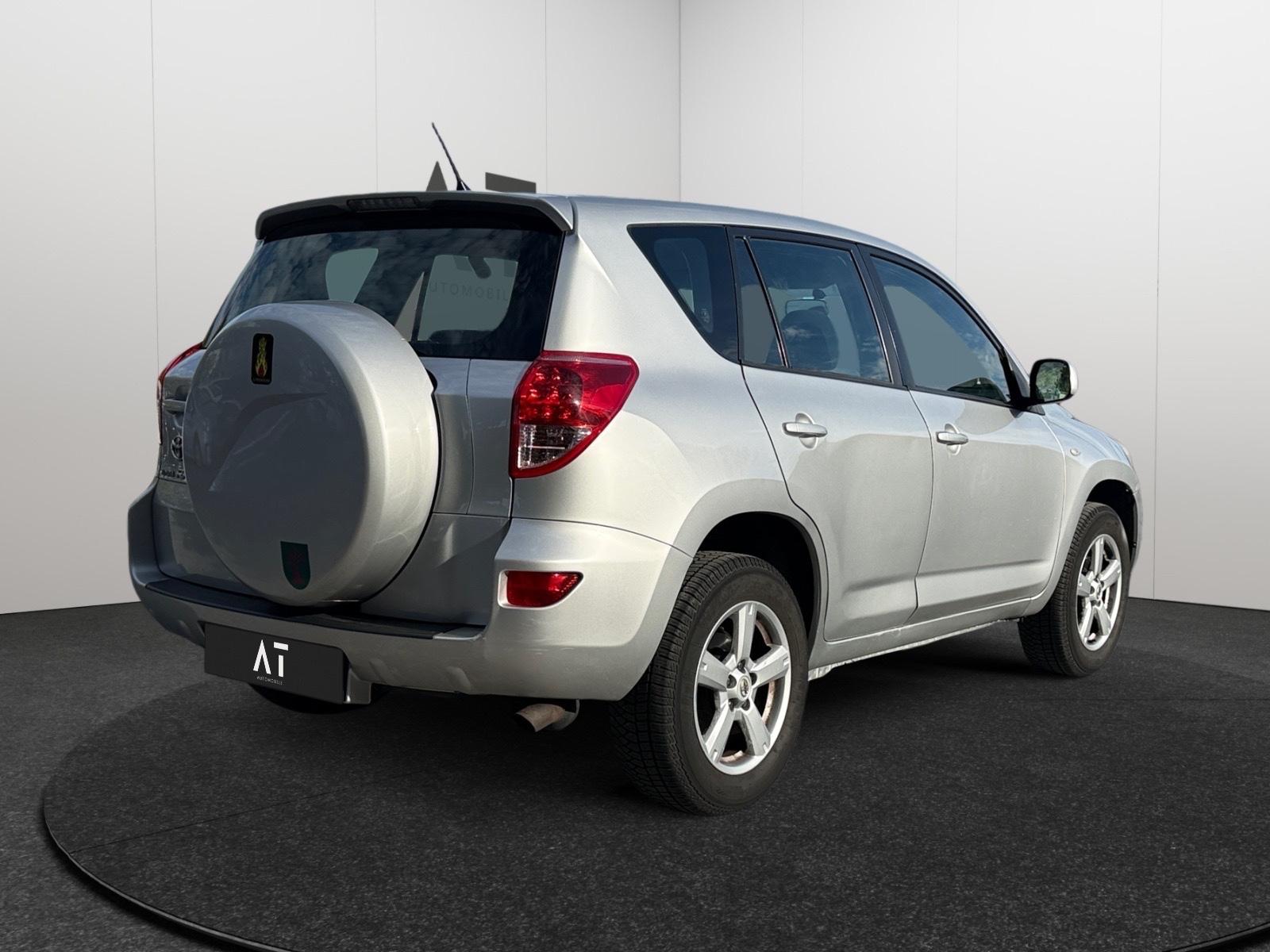Toyota RAV4 2.0 VVT-i 152 ch 4x4 Sol • Boîte auto • Clim auto • Régulateur • Jantes alliage