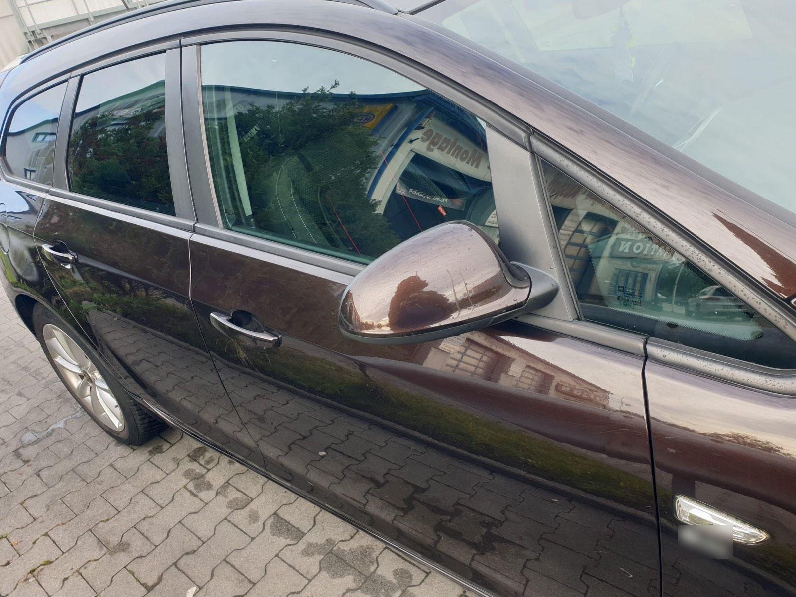 Opel Astra 2012 — photo 9