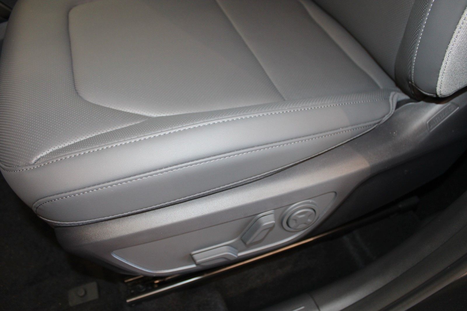 Fahrzeugabbildung Kia Seltos 1.6 T-GDI 2WD Spirit DRIVEWISE SOFORT