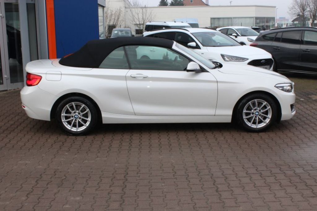 Fahrzeugabbildung BMW 220i Cabrio Aut. Advantage