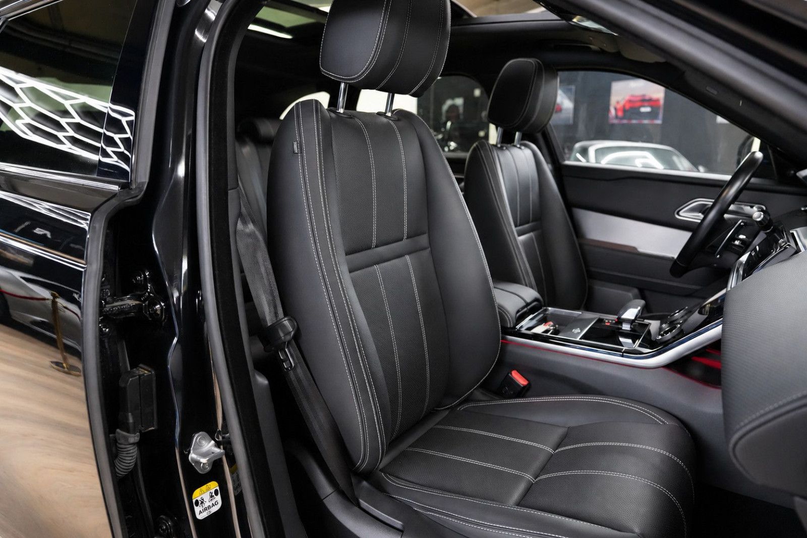 Fahrzeugabbildung Land Rover Range Rover Velar P400e *Panorama*Meridian*Kam