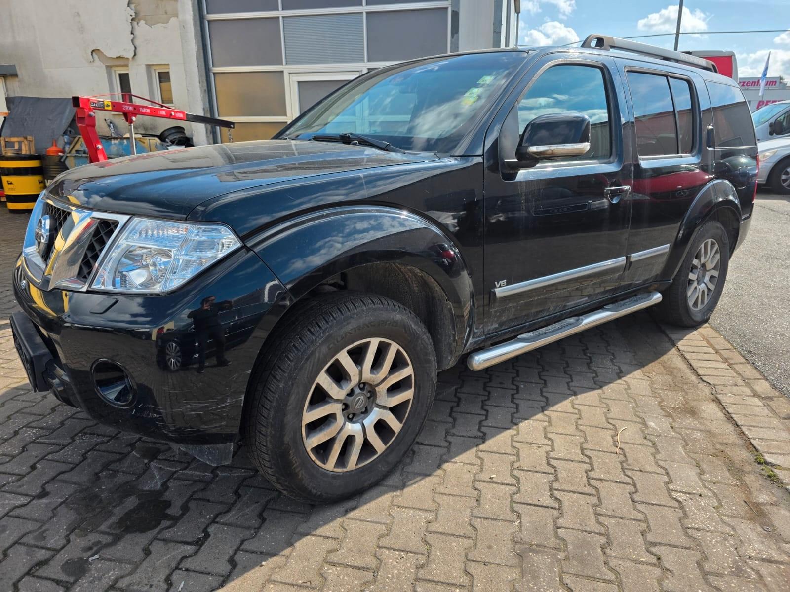 Nissan Pathfinder 3.0 dCi LE / Automatik / Euro-5