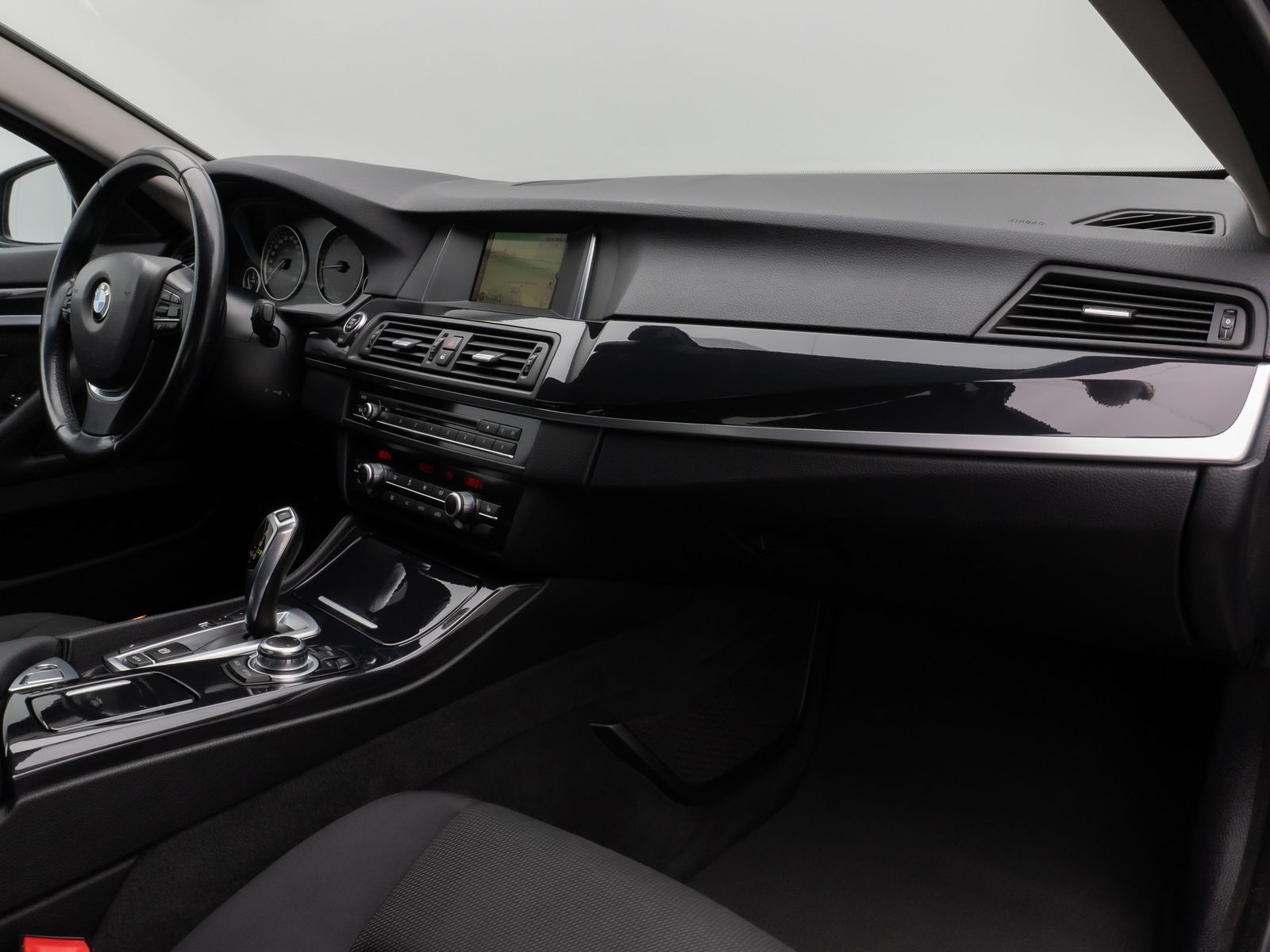 Fahrzeugabbildung BMW 520d Navi Sitzhzg Bi-Xenon PDC Tempomat