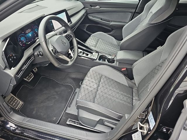 Fahrzeugabbildung Volkswagen Golf Variant R-LINE 1.5 eTSI DSG BLACK STYLE EAS