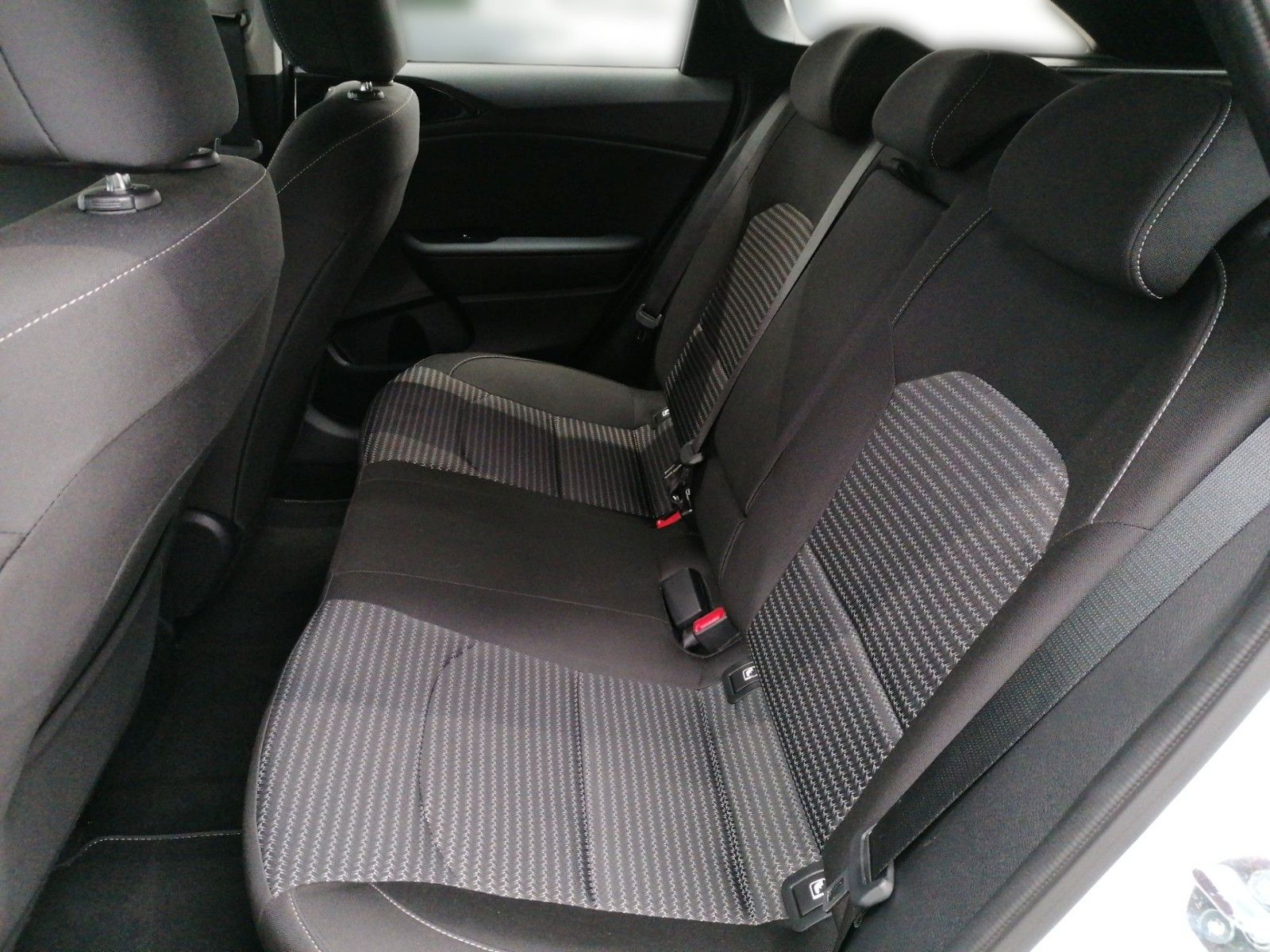 Fahrzeugabbildung Kia CEED_SW 1.5T 140 DCT7 VIS KOMF+ (NAV)