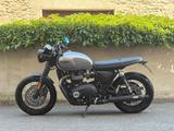 Triumph T120 Black // Vance & Hines // Custom - TRIUMPH CUSTOM