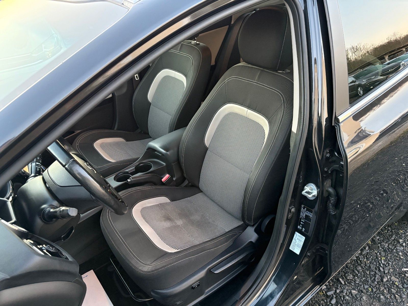 Fahrzeugabbildung Kia cee'd Sportswagon 1.4 Navi Kamera SHZ Tempomat