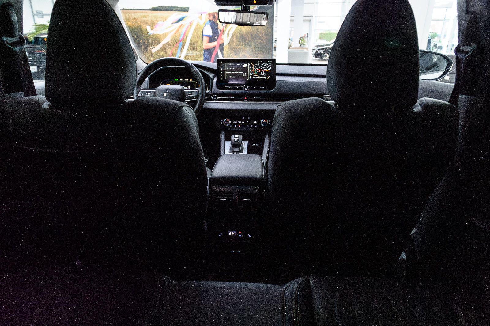 Fahrzeugabbildung Mitsubishi Outlander Top 4WD PHEV Leder LED 4xSHZ 360° HUD