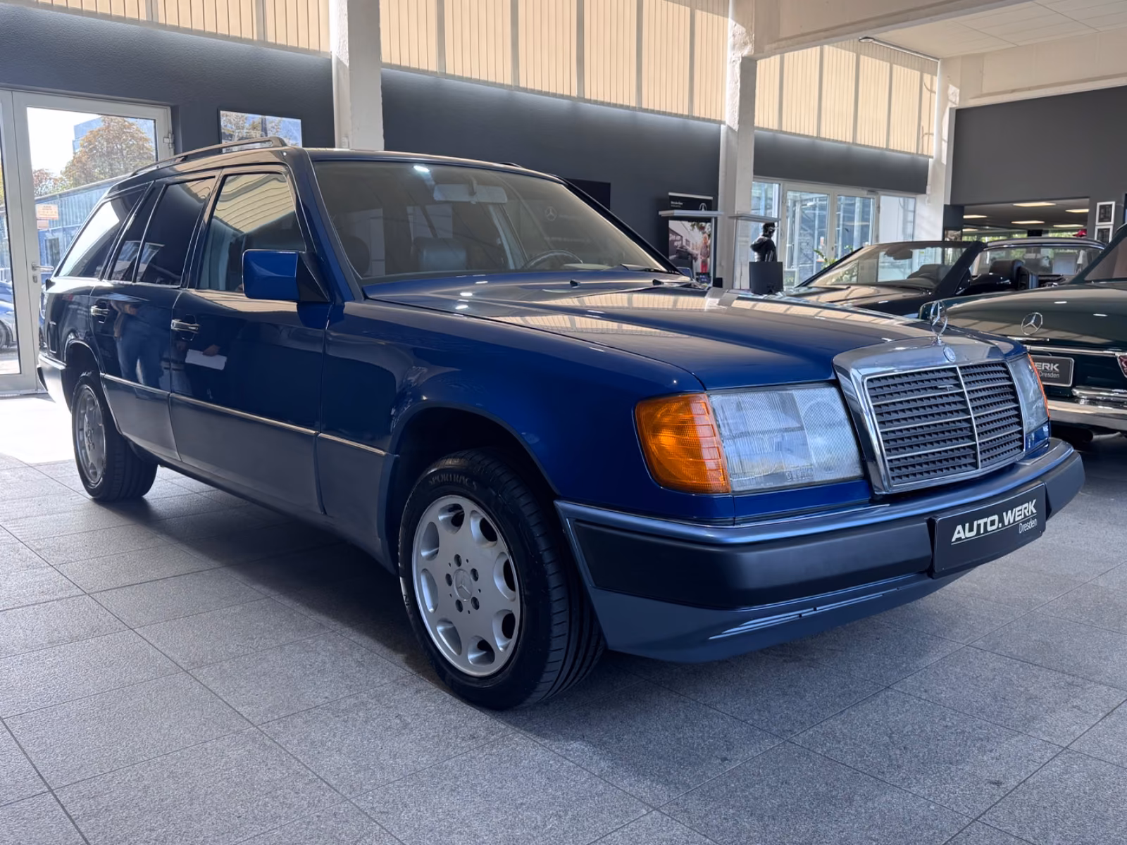 MERCEDES-BENZ E 230 132 ch BVA W124 - CLIM - CHAUFFAGE STATIONNAIRE - CUIR - ATTELAGE - 244600 km