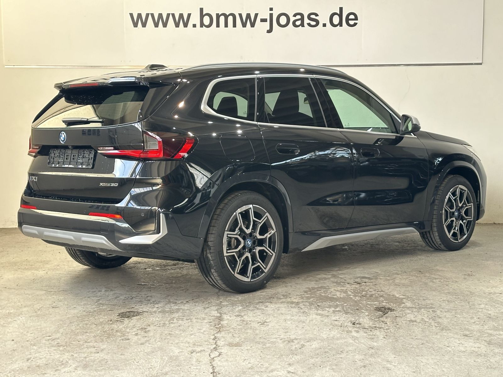 Fahrzeugabbildung BMW iX1 xDrive30 Komfortzugang, xLine, AHK Head-Up