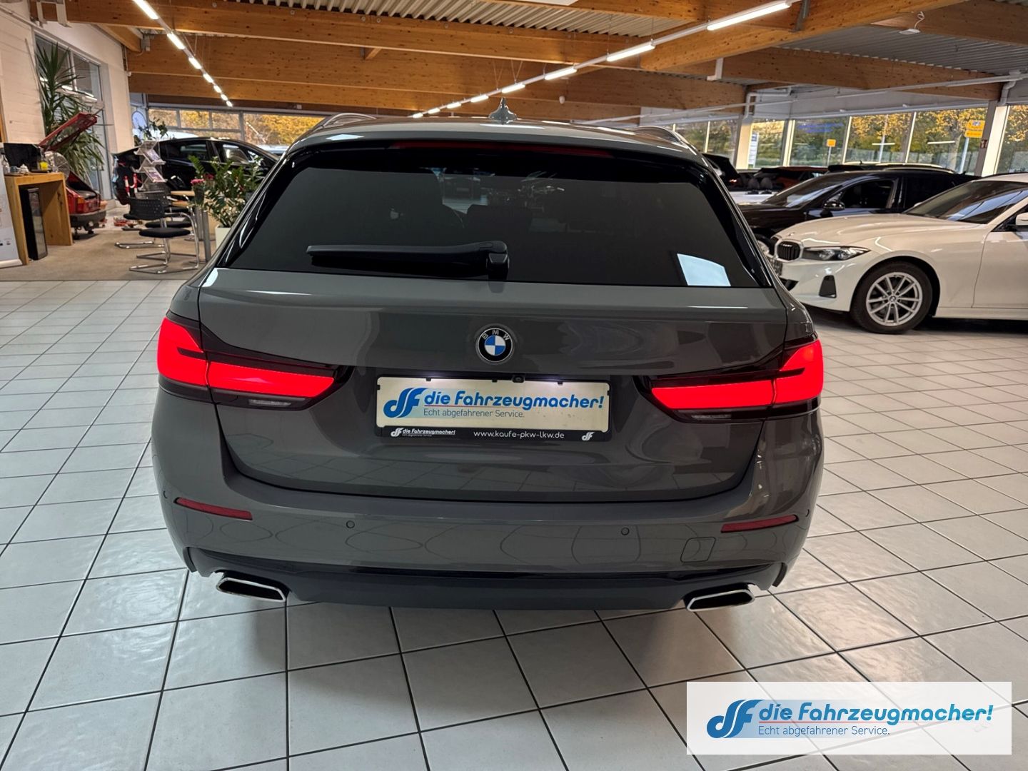 Fahrzeugabbildung BMW 520 d Touring Park-Assistent Luftfederung Navi D