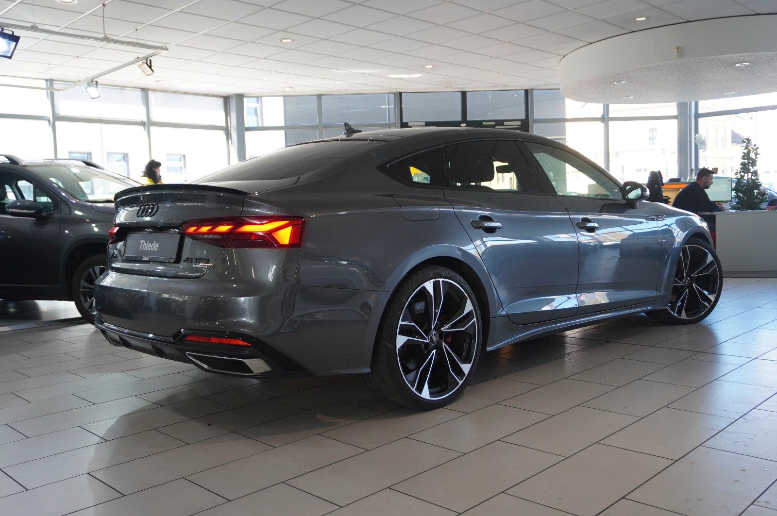 Fahrzeugabbildung Audi A5 Sportback 45 TFSI QUATTRO S-LINE NAVI/MATRIX