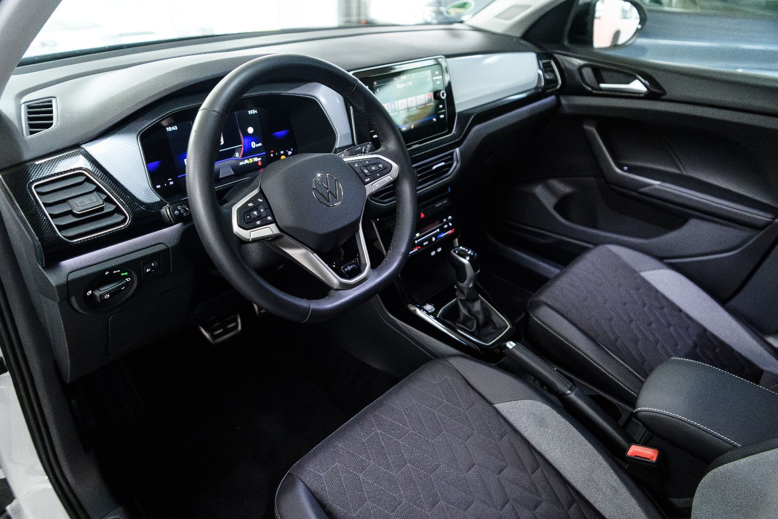 Fahrzeugabbildung Volkswagen T-Cross Goal 1.0 TSI DSG LED+AHK+KAMERA+KEYLESS