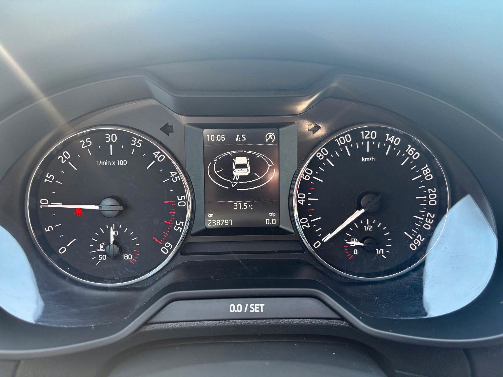Fahrzeugabbildung SKODA Octavia 2.0 TDI Combi Joy DSG Navi Xenon SCHECKH