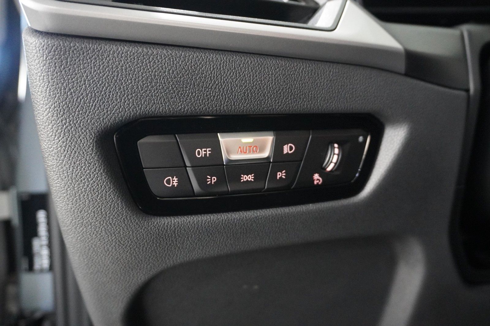 Fahrzeugabbildung BMW 320D TOURING X-DRIVE NAVI/LED/VIRTU./SHZ/DAB+