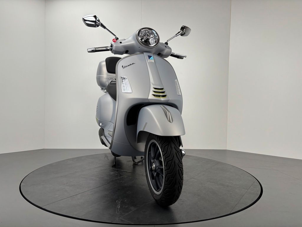 Fahrzeugabbildung Vespa GTS 125 SUPER TECH *NEUWERTIG *TOPCASE